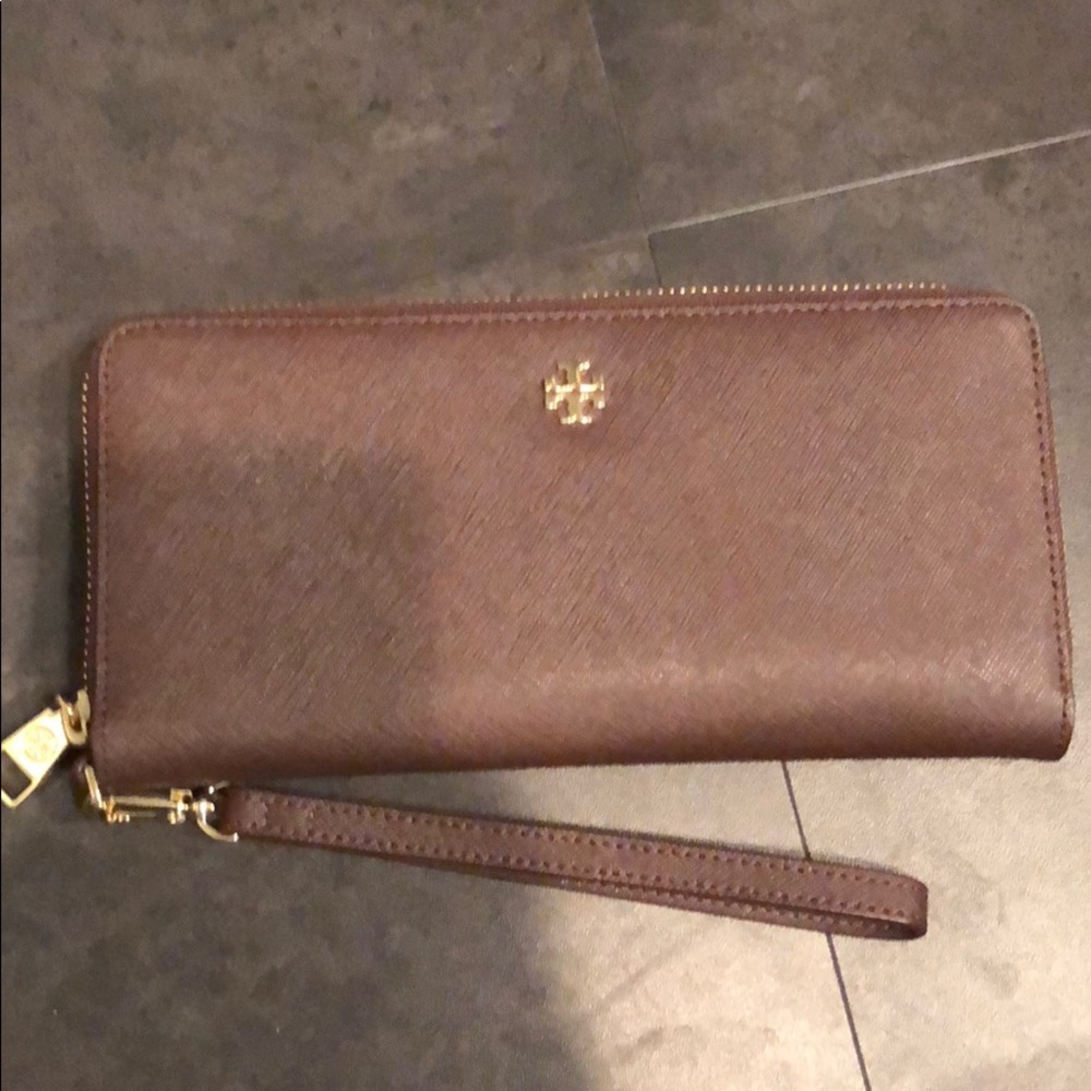 Tory Burch York Zip Passport Continental Wristlet